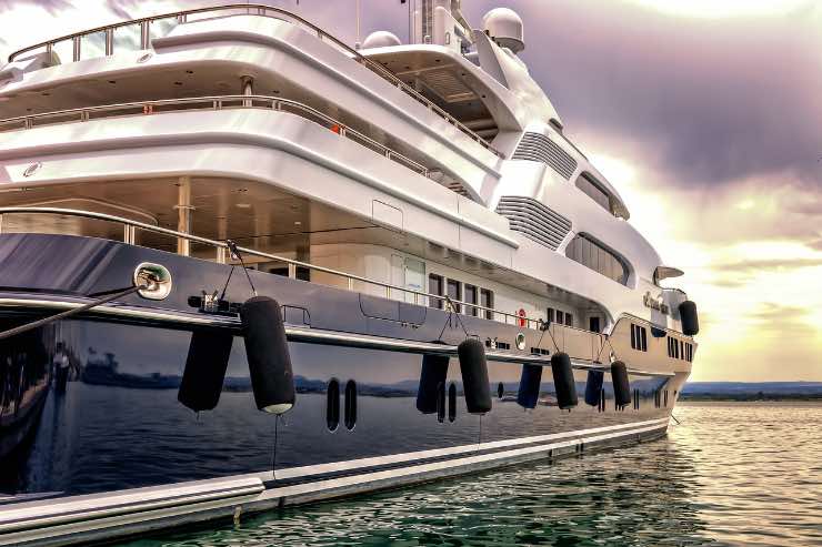 Yacht in mare