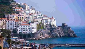 Illustrazione di Amalfi (Pixabay Foto) - www.marinecue.it