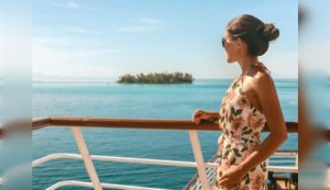 Illustrazione di una donna in viaggio (Shutterstock Foto) - www.marinecue.it