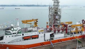 La gigantesca nave cinese (CGTN Frontline - youtube screenshot)