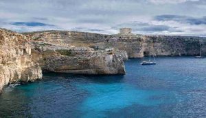 Illustrazione di un'isola europea (Pixabay FOTO) - www.marinecue.it