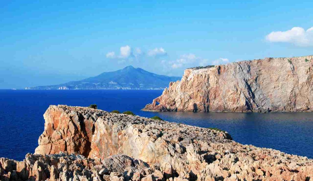 rocce sarde nel mare
