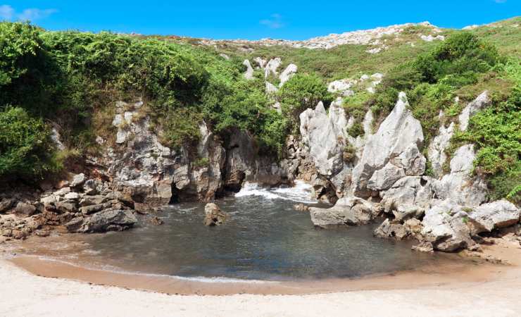 playa de gulpiyuri