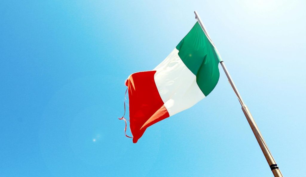 Illustrazione della bandiera italiana (Pexels FOTO) - www.marinecue.it