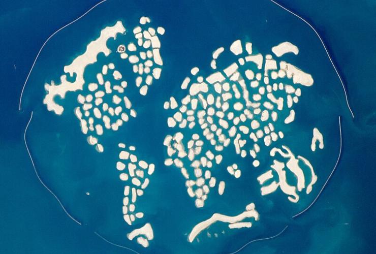 Illustrazione dell'arcipelago The World (Wikipedia Expedition 22 FOTO) - www.marinecue.it