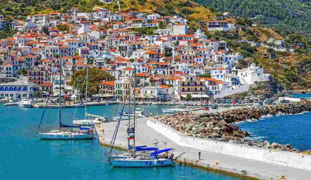Illustrazione di Skopelos (pixabay FOTO) - marinecue.it