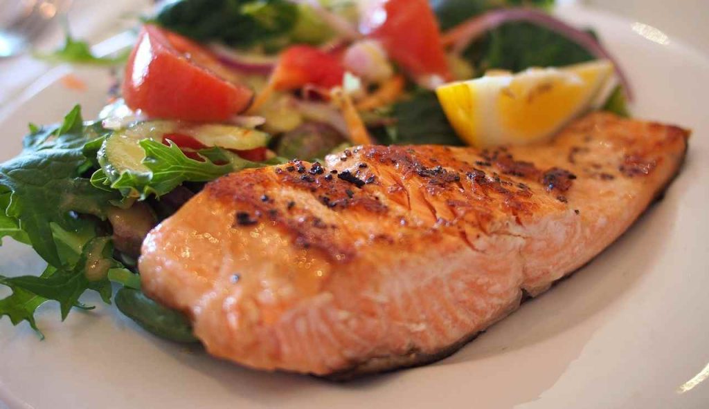 Illustrazione di un salmone (Pixabay FOTO) - marinecue.it