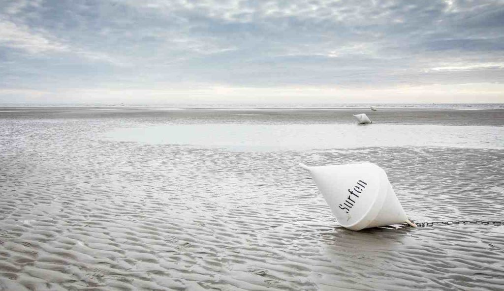 Illustrazione di una battigia (Pixabay FOTO) - marinecue.it