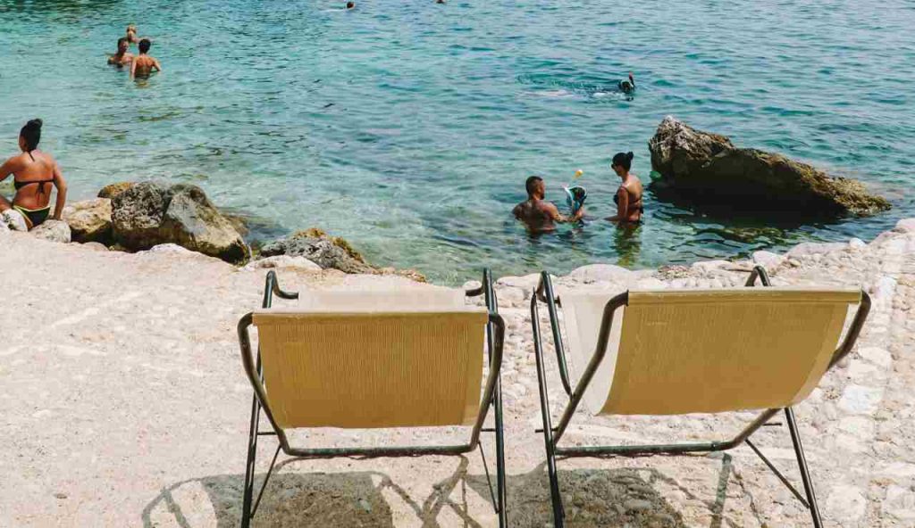 Illustrazione di una spiaggia siciliana (Pexels FOTO) - marinecue.it