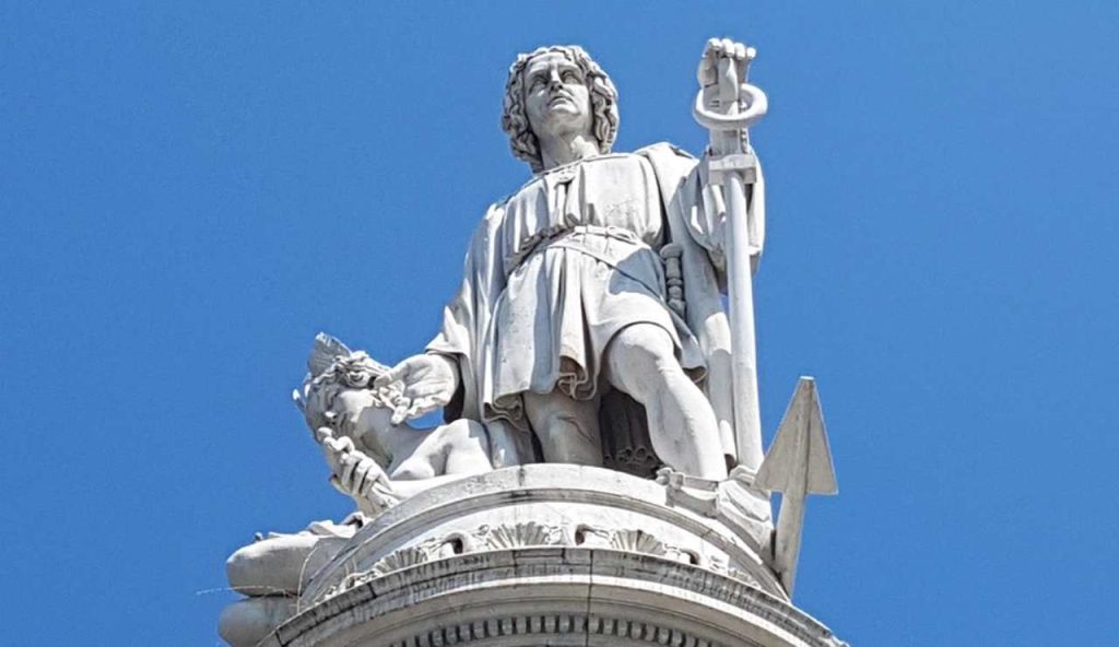 Illustrazione di una statua di Colombo (Pexels FOTO) - marinecue.it