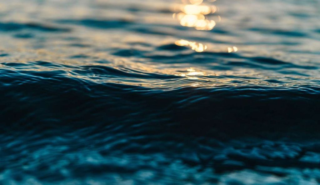 mare blu, onde