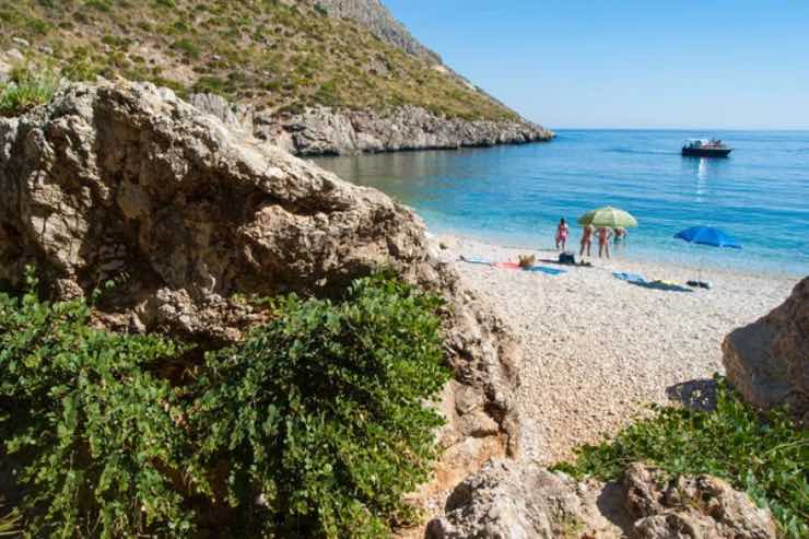 Giornata incorniciare Sicilia spiaggia dorata passeggiata