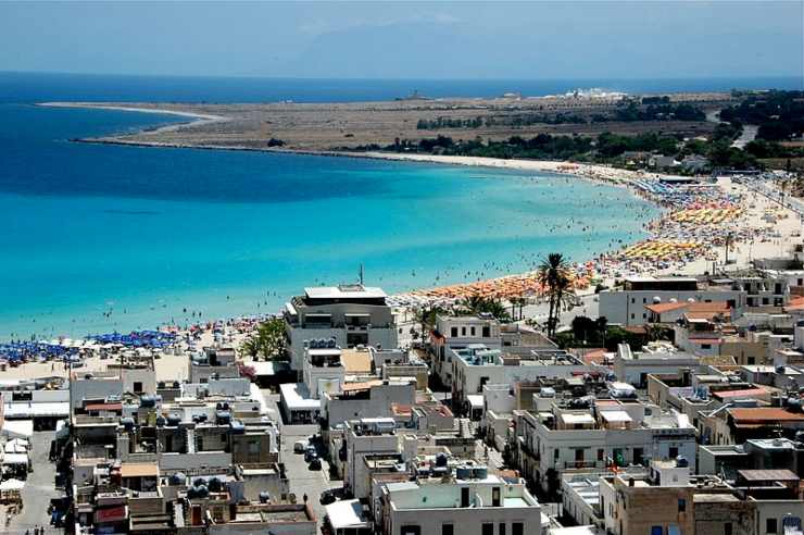Uno scorcio di San Vito lo Capo (Wikipedia Roberto Fontana FOTO) - www.marinecue.it