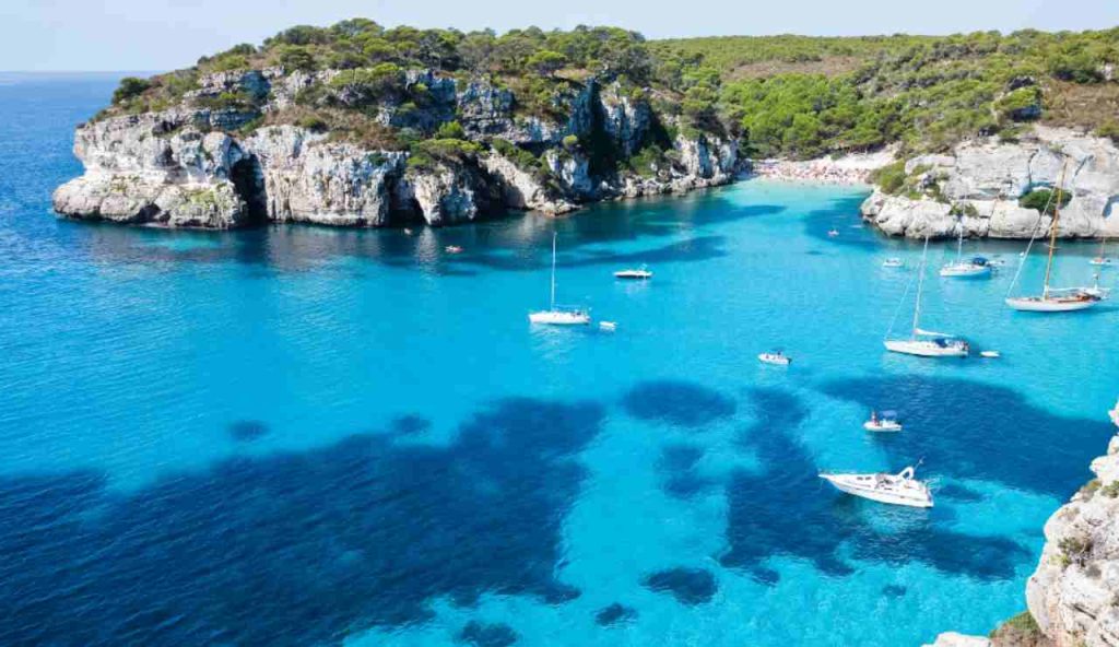 Illustrazione del mare di Minorca (Canva FOTO) - marinecue.it