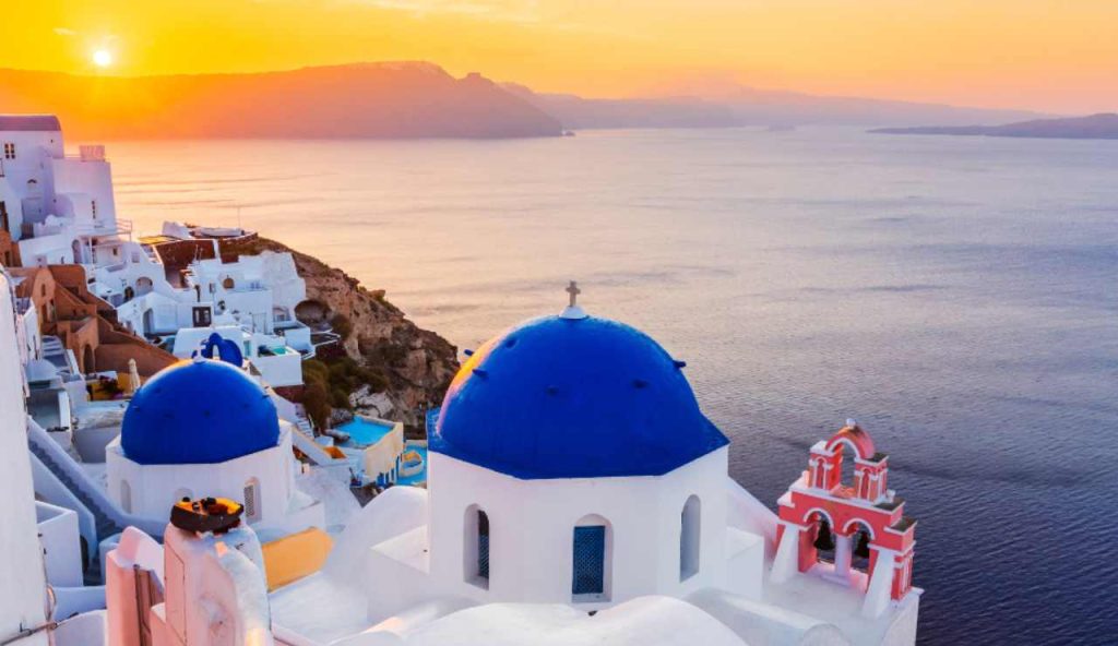 Illustrazione di Santorini (Canva FOTO) - marinecue.it
