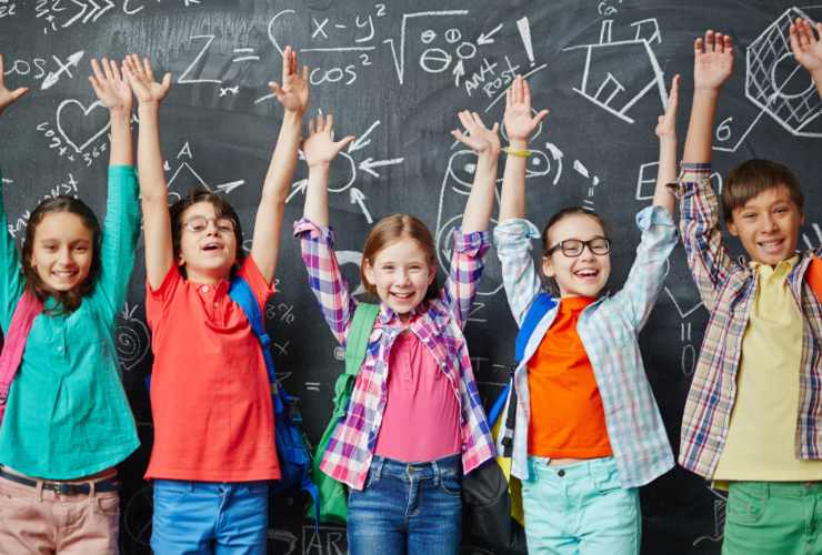 Illustrazione di bambini a scuola (Canva FOTO) - marinecue.it