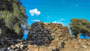 Illustrazione di un nuraghe (Canva FOTO) - marinecue.it