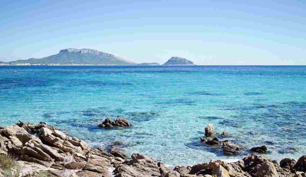 Illustrazione di un paesaggio sardo (Pixabay FOTO) - marinecue.it