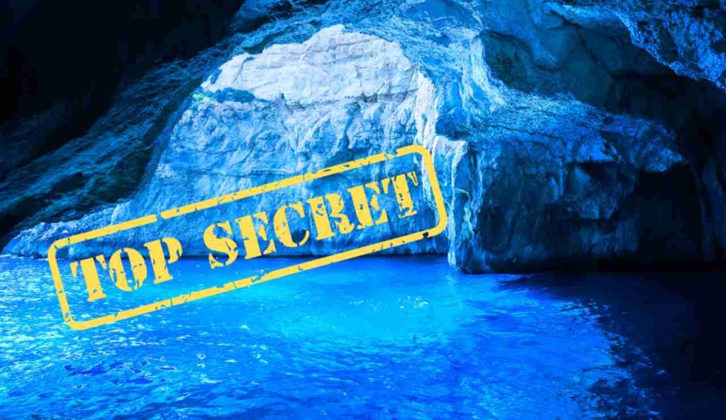 Illustrazione di una grotta segreta (Canva FOTO) - marinecue.it