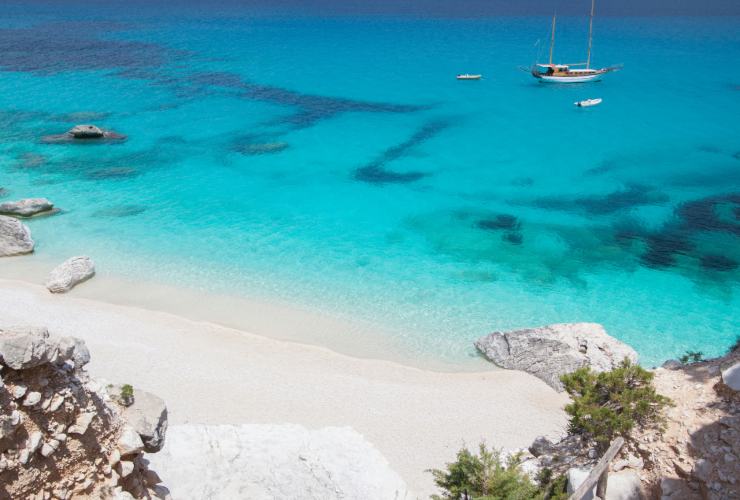 Illustrazione di Cala Goloritzè (Canva FOTO) - marinecue.it