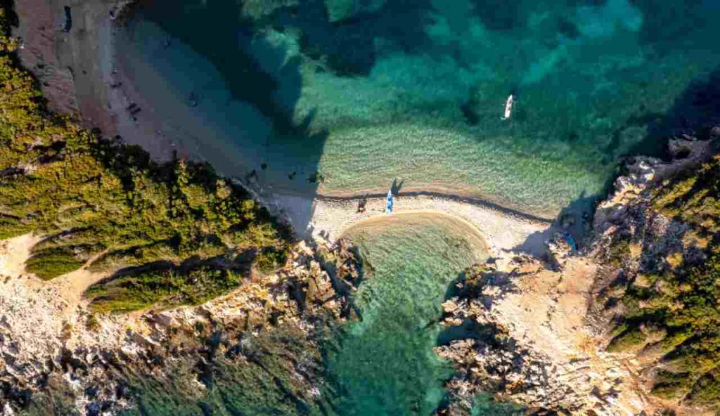 Illustrazione di Ksamil in Albania (Canva FOTO) - marinecue.it