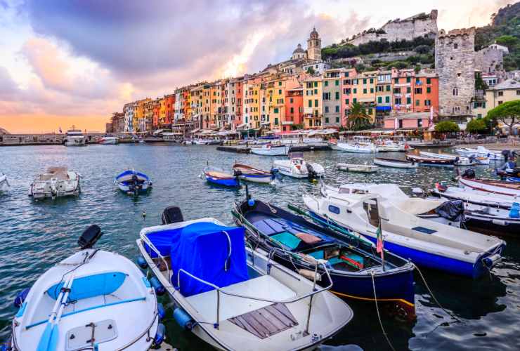 Illustrazione di Portovenere (Canva FOTO) - marinecue.it