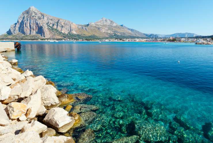 Illustrazione di San Vito Lo Capo (Canva FOTO) - marinecue.it