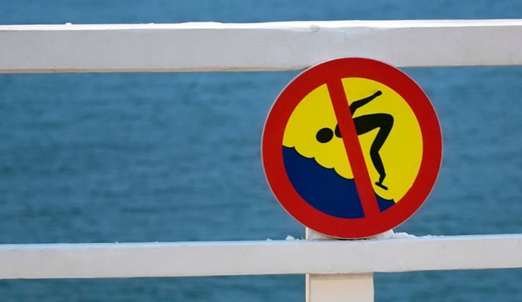Illustrazione di un divieto (Canva FOTO) - marinecue.it