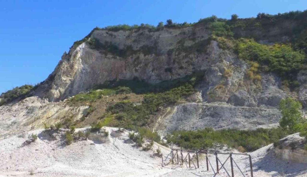 Illustrazione dei Campi Flegrei (Canva FOTO) - marinecue.it