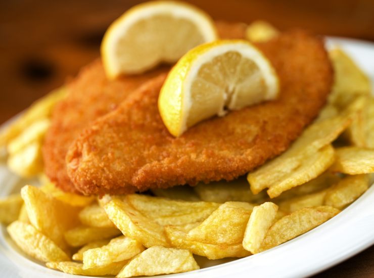 Illustrazione di cotolette e patatine (Canva FOTO) - masrinecue.it
