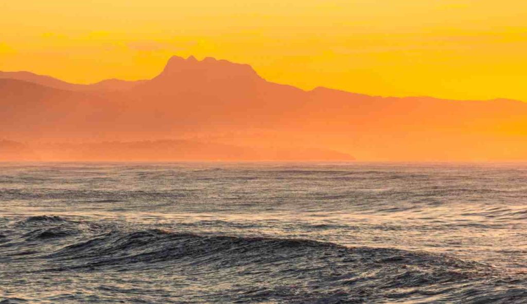Illustrazione di un mare caldo (Canva FOTO) - marinecue.it