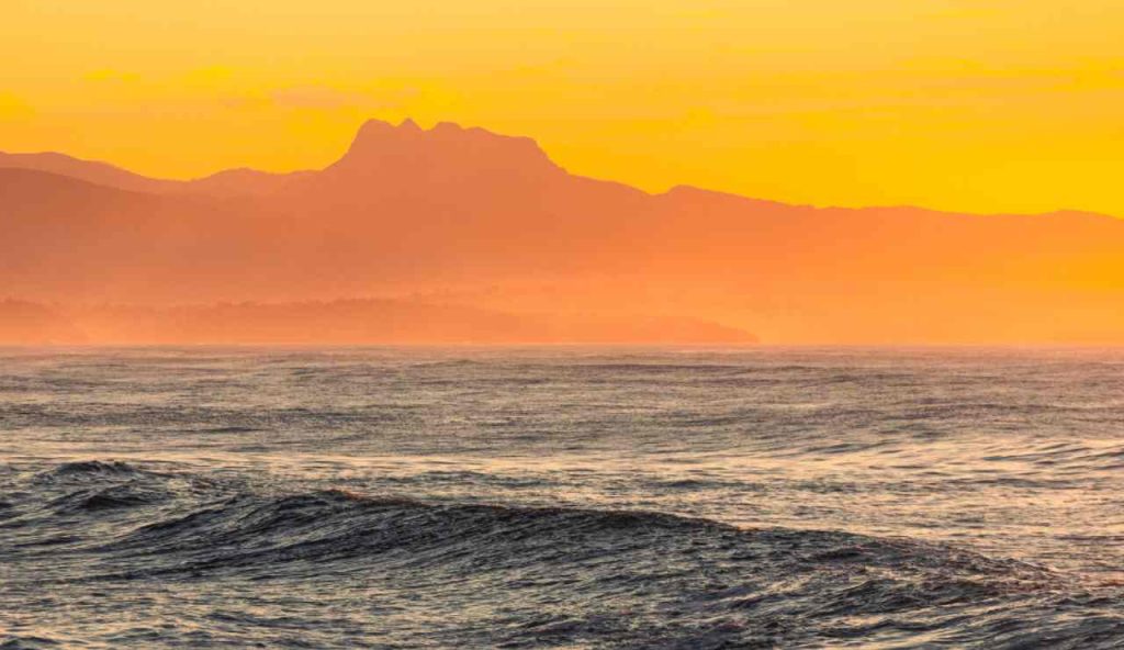Illustrazione di un mare caldo (Canva FOTO) - marinecue.it