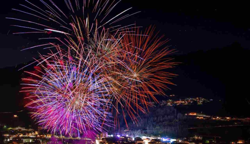Illustrazione di una festa (Canva FOTO) - marinecue.it