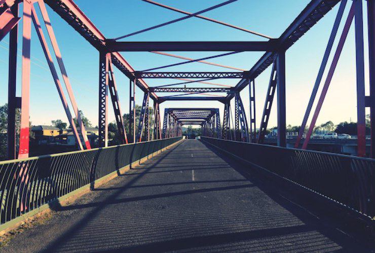 Ponte sullo Stretto, il via è definitivo nonostante le proteste | Sarà un’opera colossale, ma a quale costo?