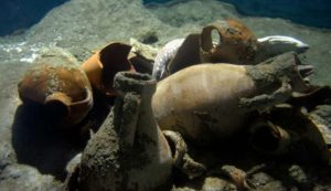 Anfore antiche in mare (Depositphotos foto) - www.marinecue.it