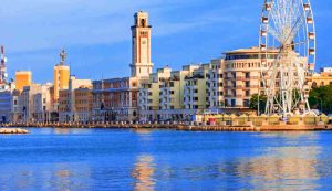 Illustrazione del mare di Bari (Canva FOTO) - marinecue.it