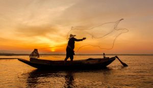 Illustrazione di un pescatore (Canva FOTO) - marinecue.it