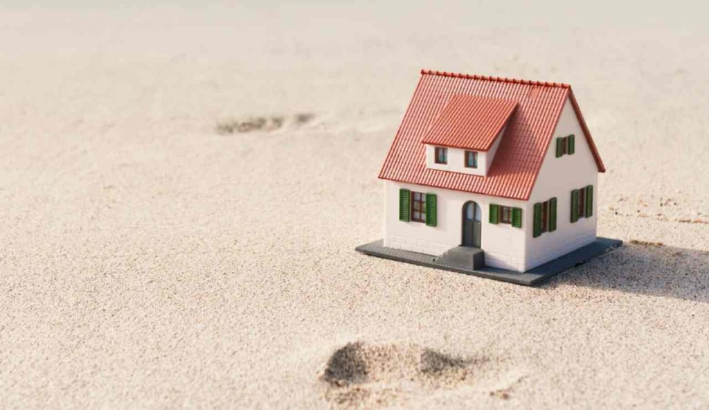 Illustrazione di una casa al mare (Canva FOTO) - marinecue.it