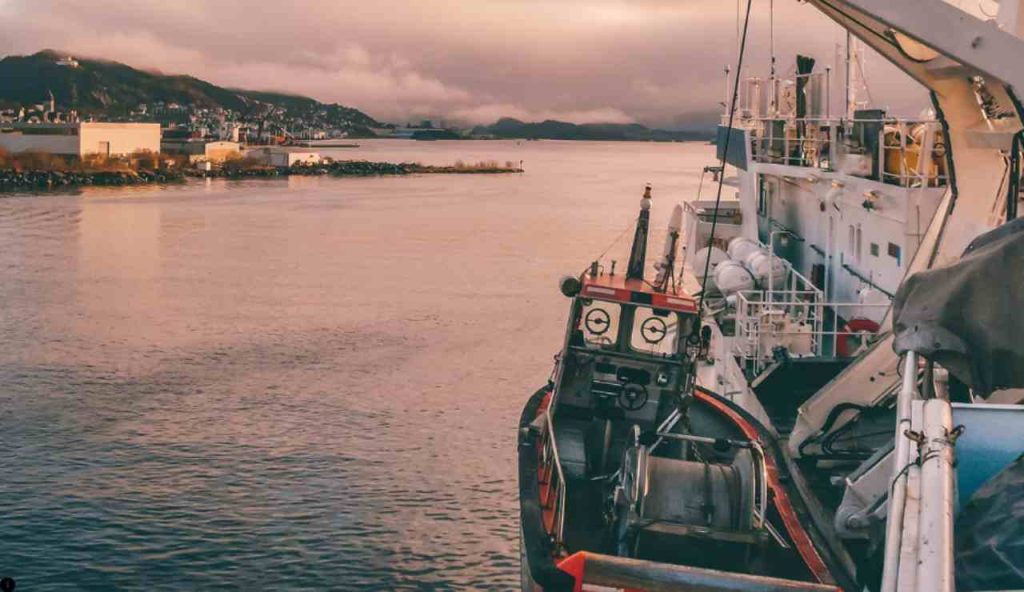 Illustrazione di una nave oceanografica (Canva FOTO) - marinecue.it