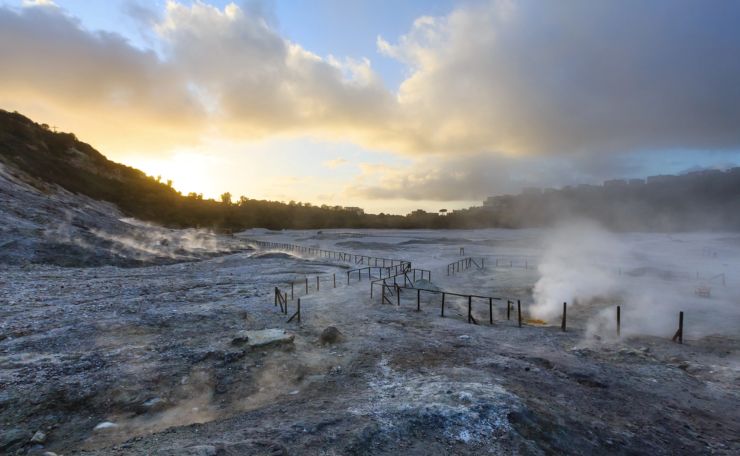 La solfatara di Pozzuoli (Depositphotos foto) - www.marinecue.it