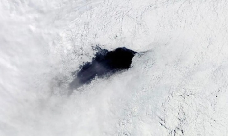Il buco in Antartide (NASA Earth Observatory foto) - www.marinecue.it