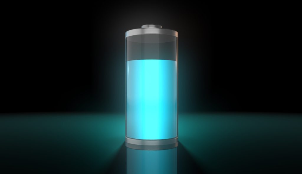 Accumulare energia e togliere il sale dall’acqua: la svolta delle batterie al sodio con acqua strutturale