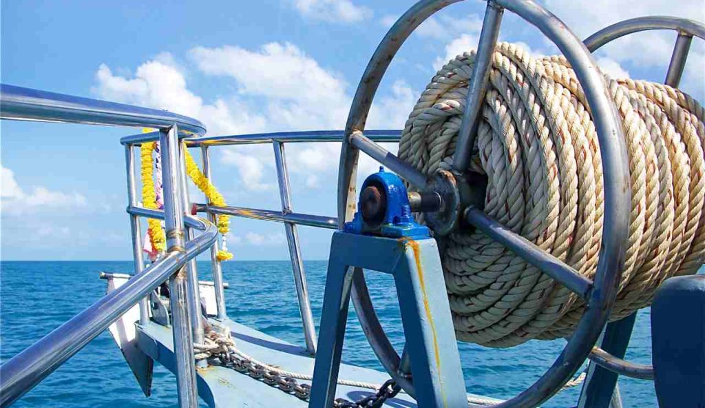 TAT-8 torna in superficie: recuperato il primo cavo sottomarino in fibra ottica transatlantico che ha cambiato Internet